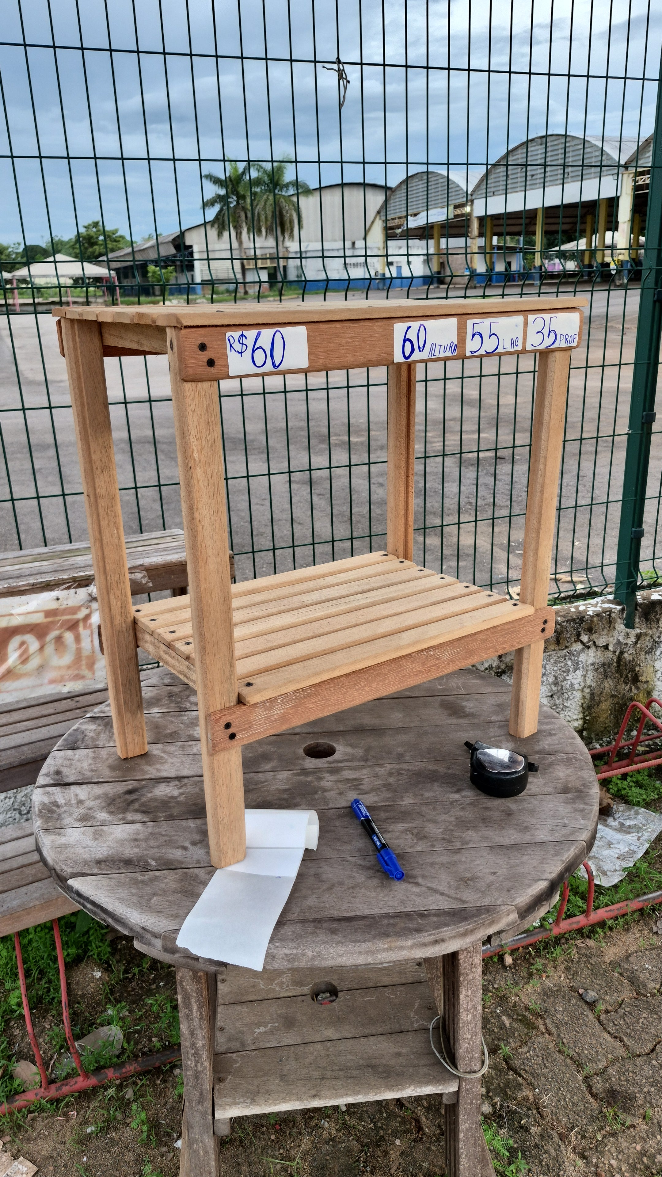 Mesa de centro compacta {A60xL55xP35}